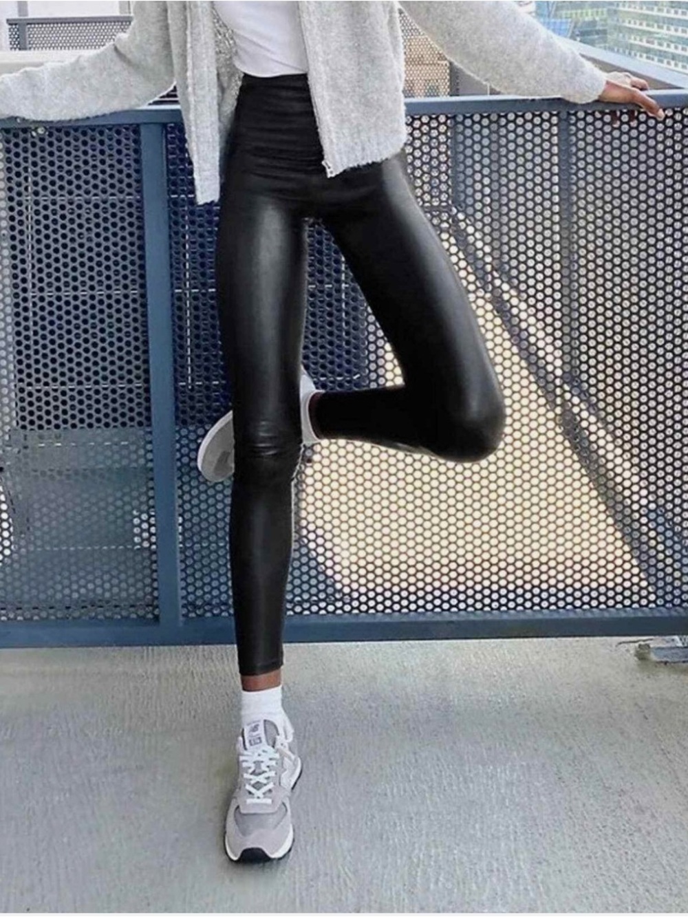 Wilfred Free Aritzia Black Faux Leather Leggings Size Small